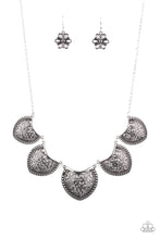 Load image into Gallery viewer, Paparazzi Necklace 💎 Garden Pixie - Silver
